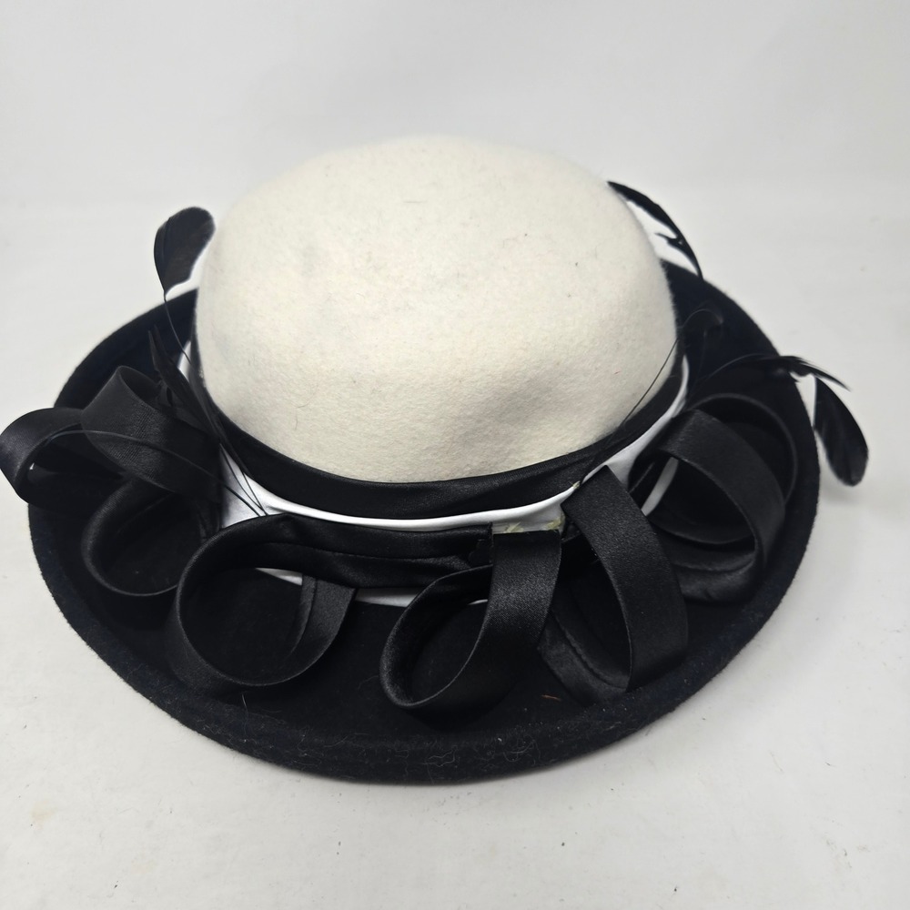 August Accessories Fine Millinery Wool Cloche Hat‎ Black White Feather Ribbon